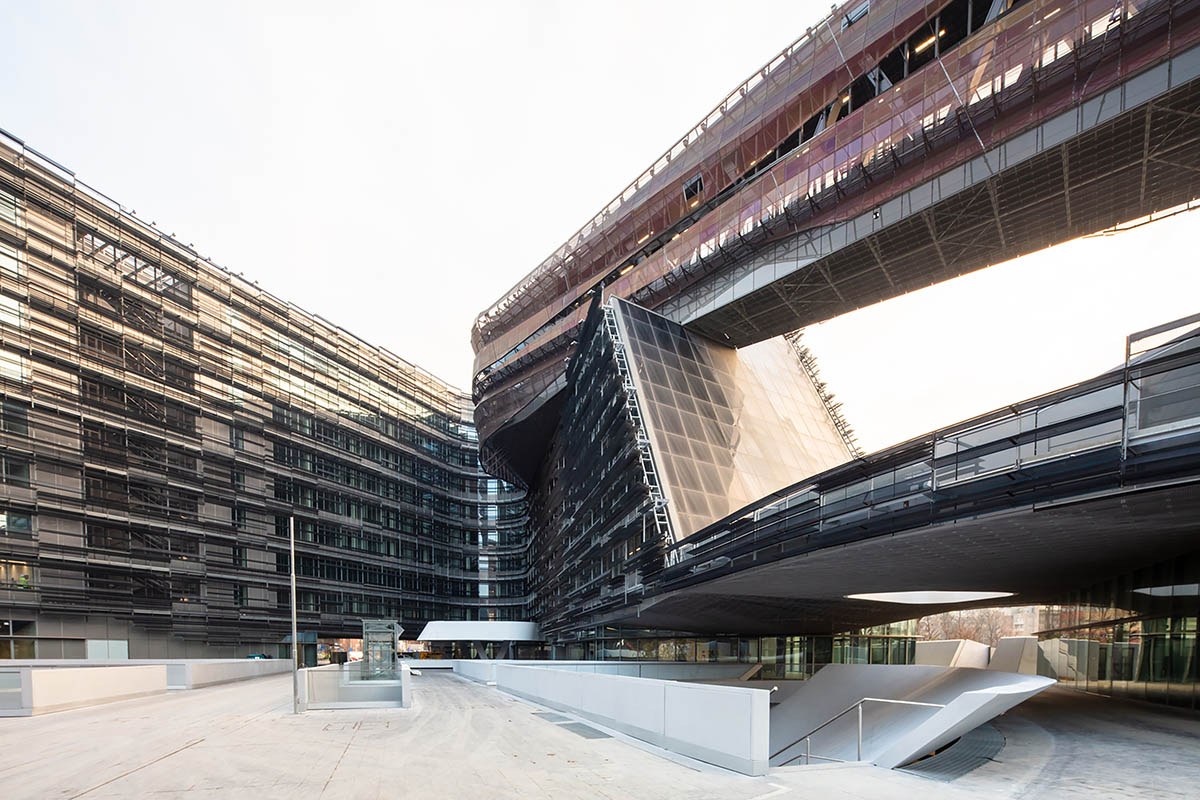 Morphosis completes headquarters for energy company evoking geological formations in Milan