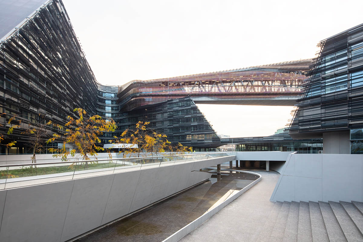 Morphosis completes headquarters for energy company evoking geological formations in Milan