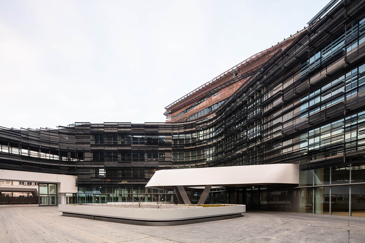 Morphosis completes headquarters for energy company evoking geological formations in Milan