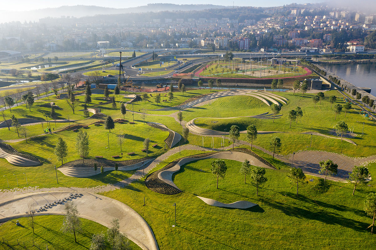 Enota completes a new Central Park with undulating urban elements in coastal town of Slovenia