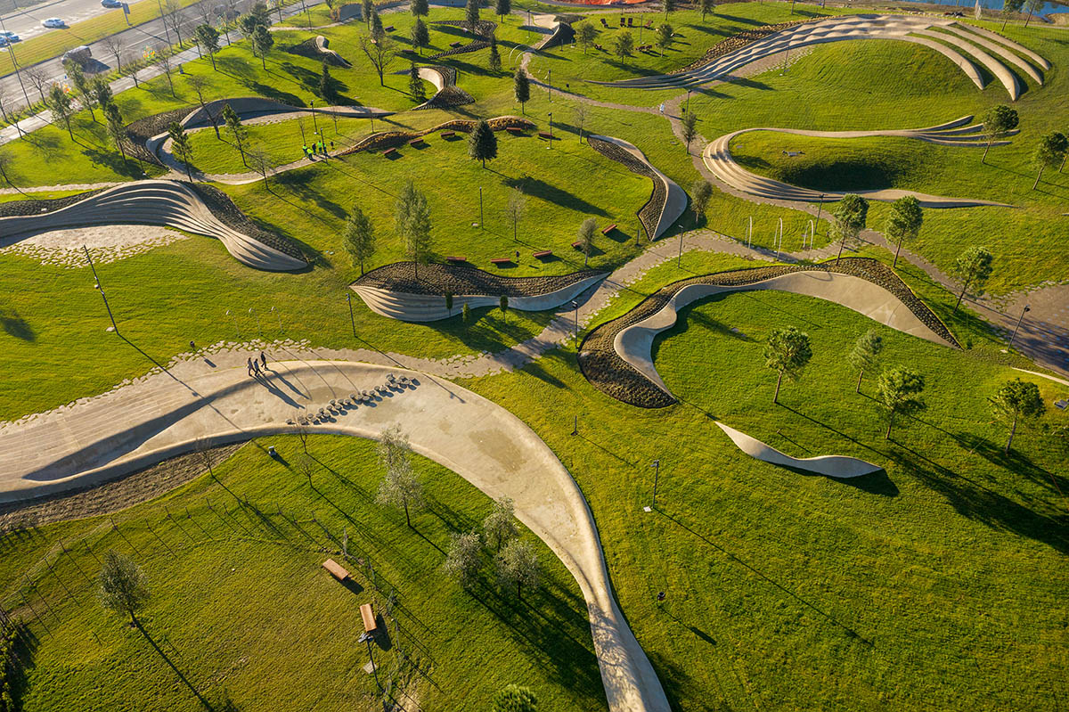Enota completes a new Central Park with undulating urban elements in coastal town of Slovenia