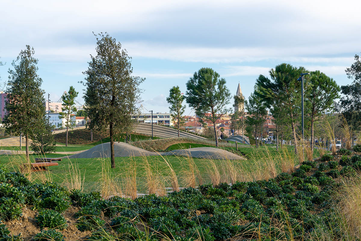 Enota completes a new Central Park with undulating urban elements in coastal town of Slovenia