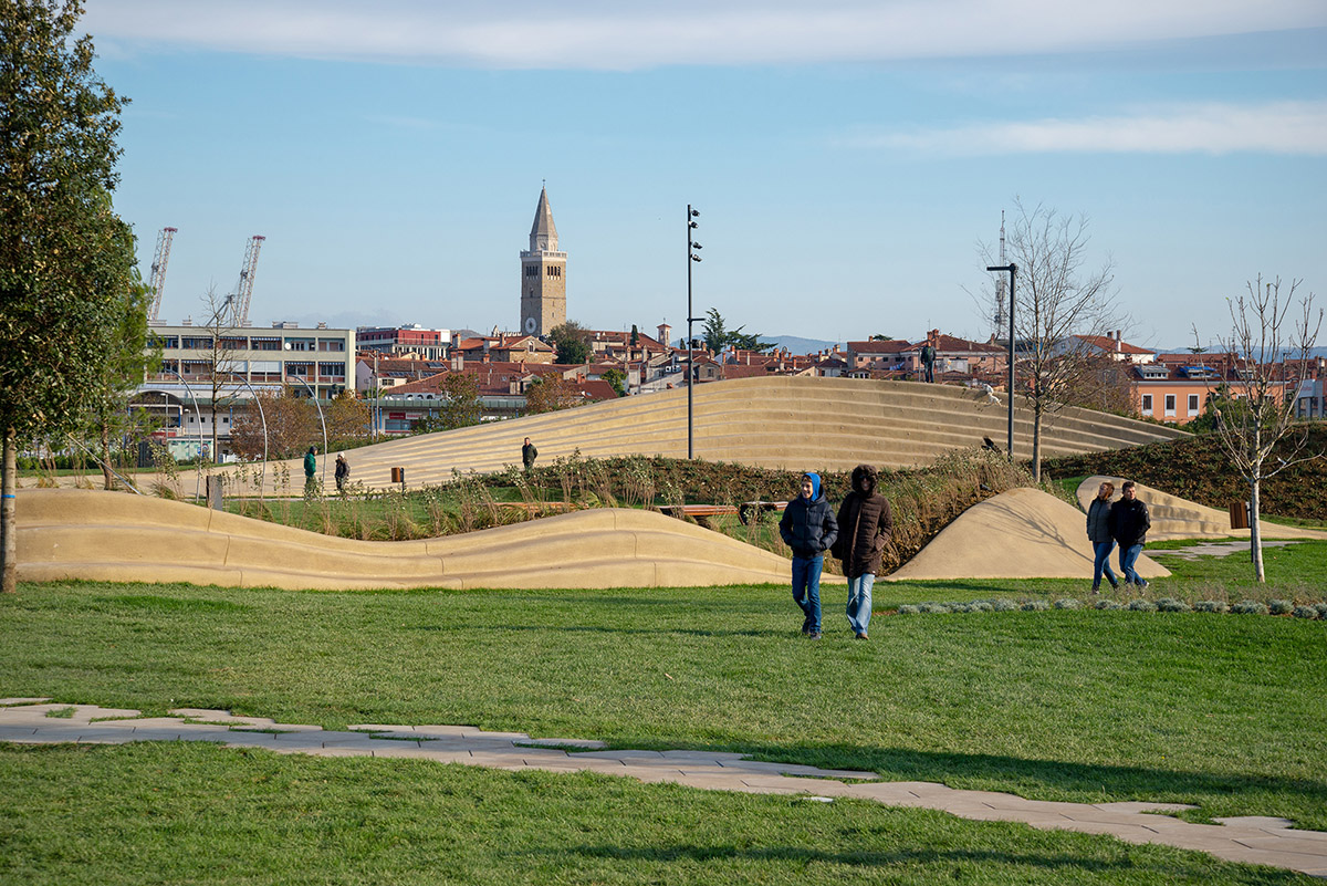 Enota completes a new Central Park with undulating urban elements in coastal town of Slovenia