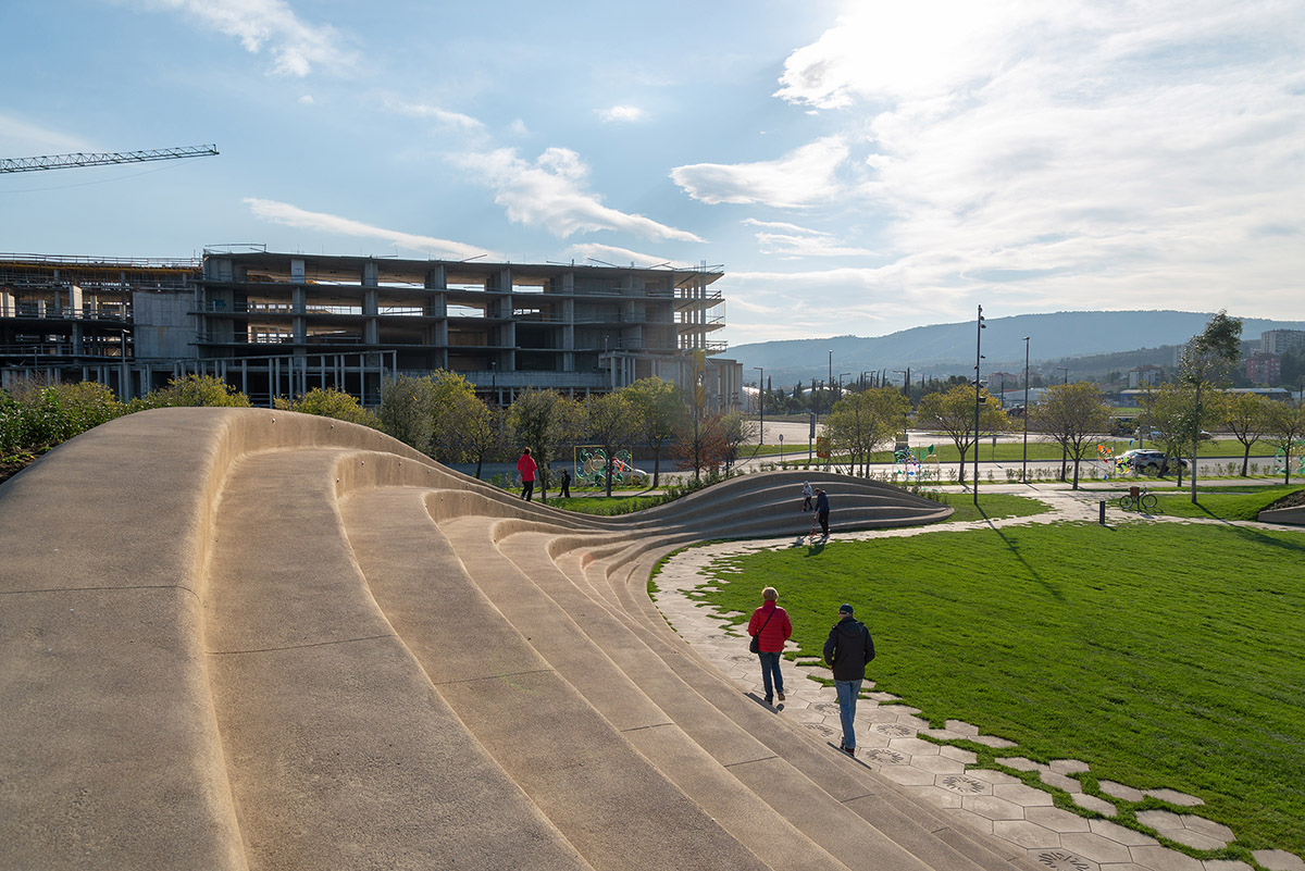 Enota completes a new Central Park with undulating urban elements in coastal town of Slovenia