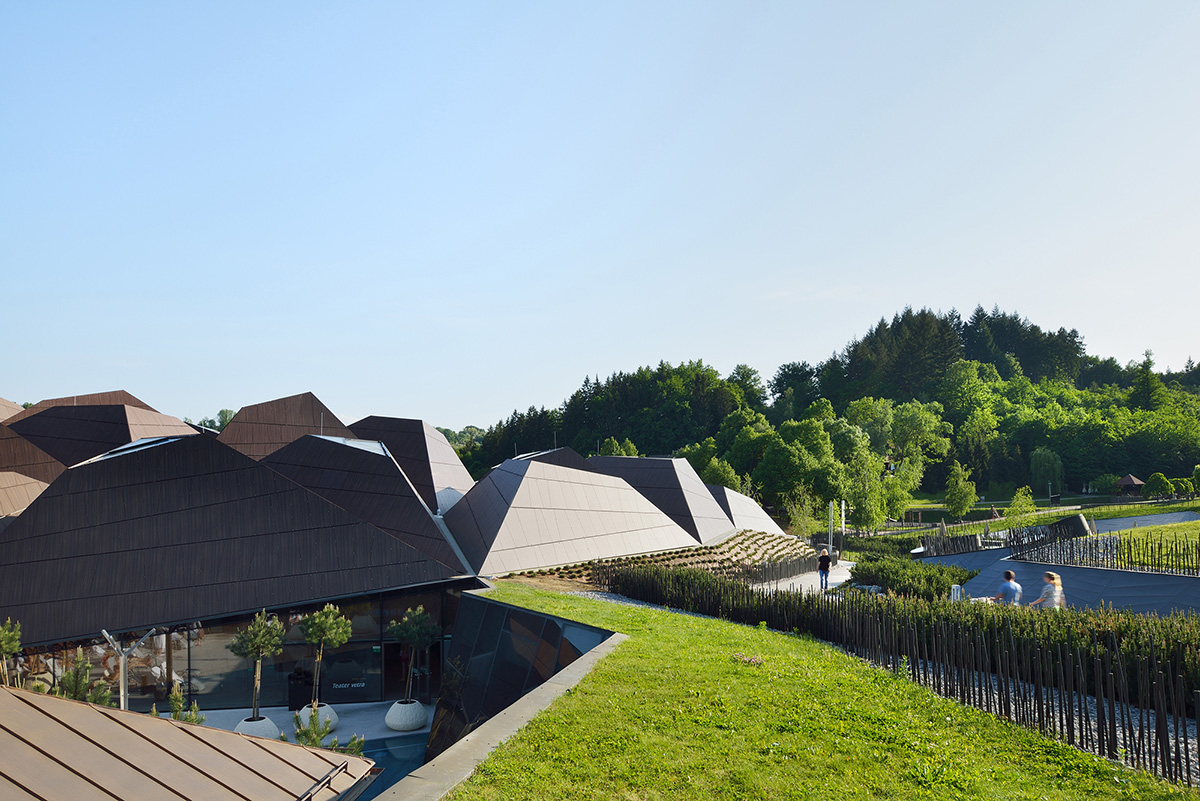 ENOTA's new spa complex made of tetrahedral volumes is spread as part of existing rural buildings