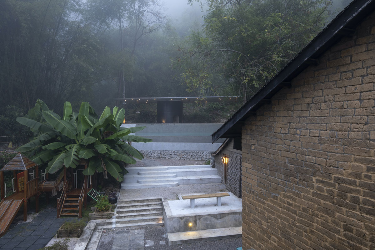 Atelier Liu Yuyang Architects built glassless yoga pavilion featuring silver roof set on a hill