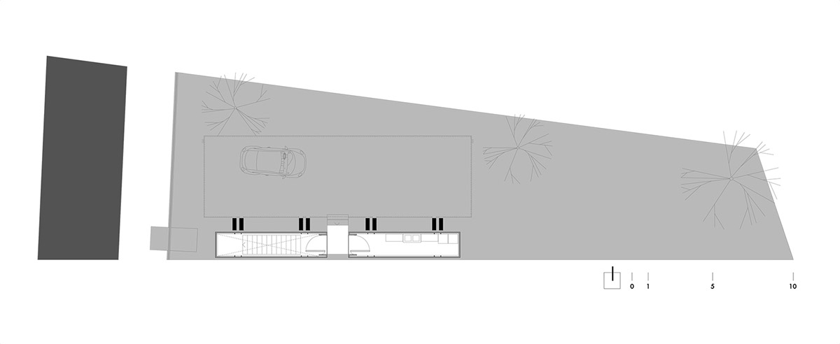 TDA uses mega cantilevered concrete block as a roof and social gallery for a house in Paraguay