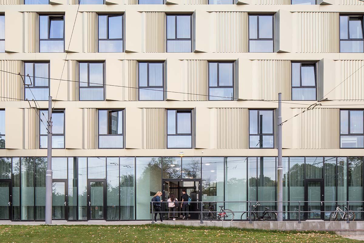 Mecanoo completes cubic student housing wrapped in gold-tinted fa&ccedil;ade in Rotterdam
