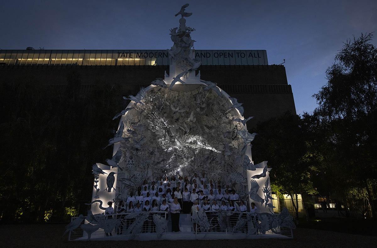 Es Devlin completes light sculpture drawing attention to London's endangered species 