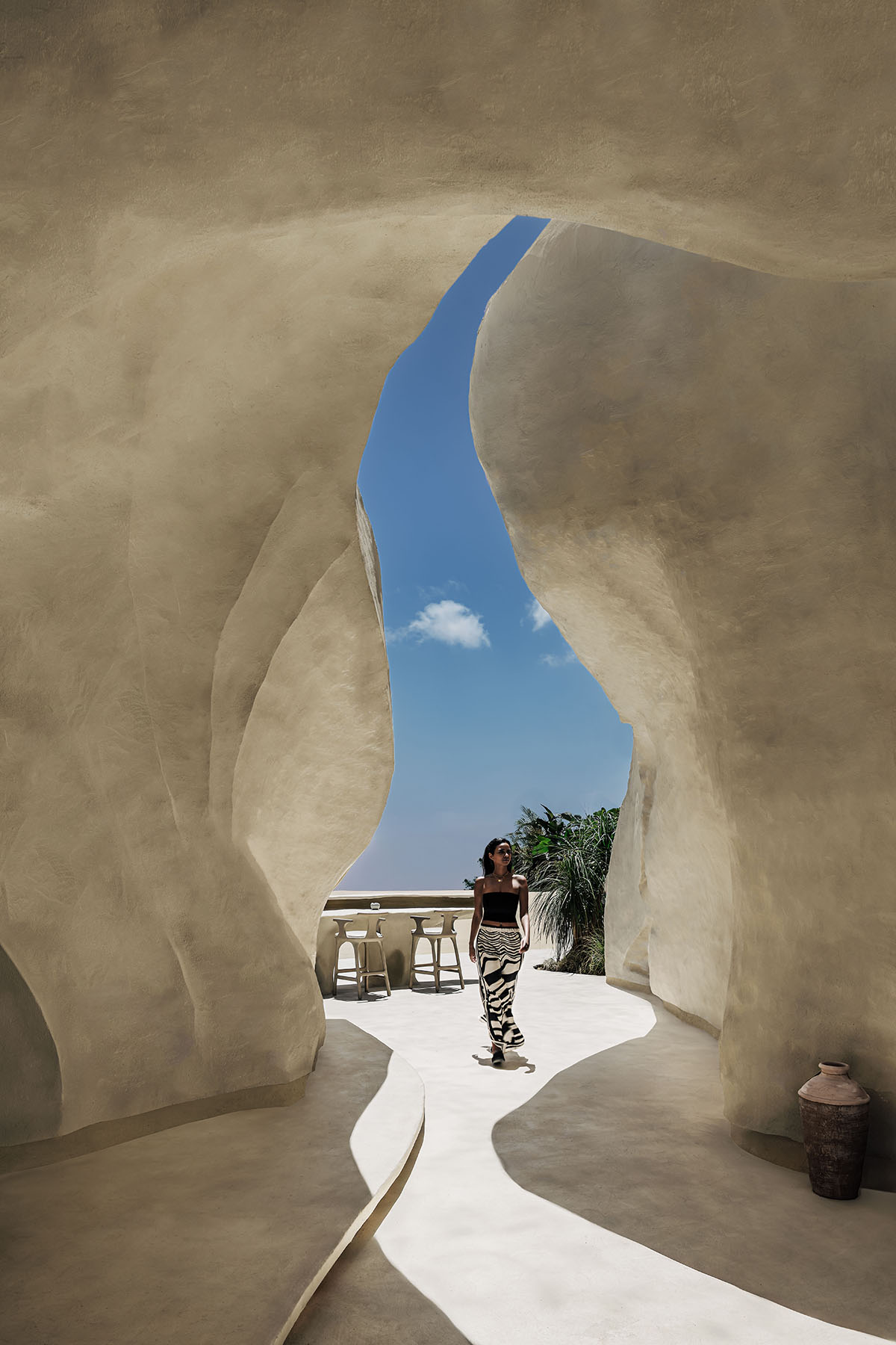 Badie Architects imagines Esca Playa restaurant as a continuous concrete shell in a desert 