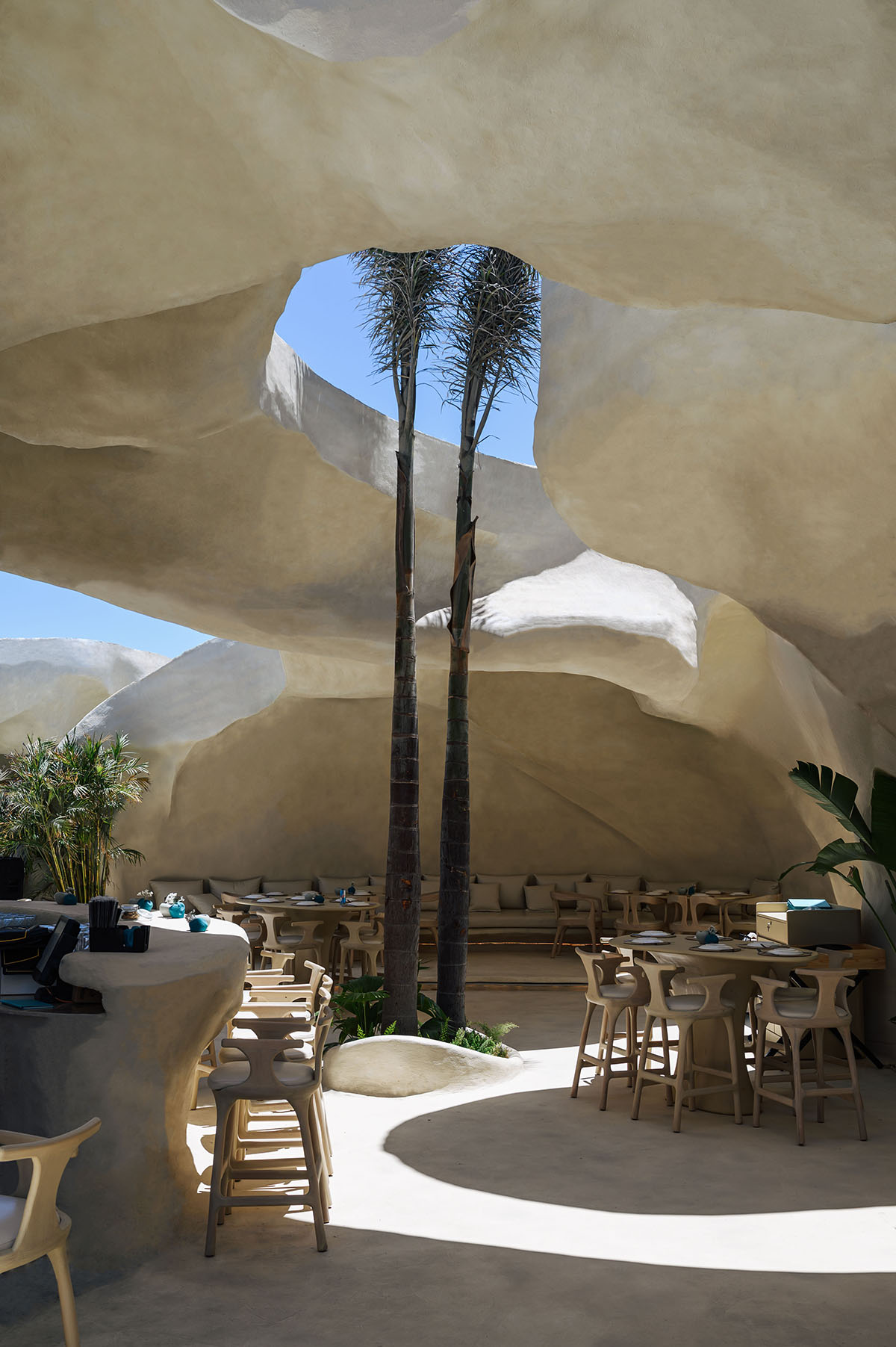 Badie Architects imagines Esca Playa restaurant as a continuous concrete shell in a desert 