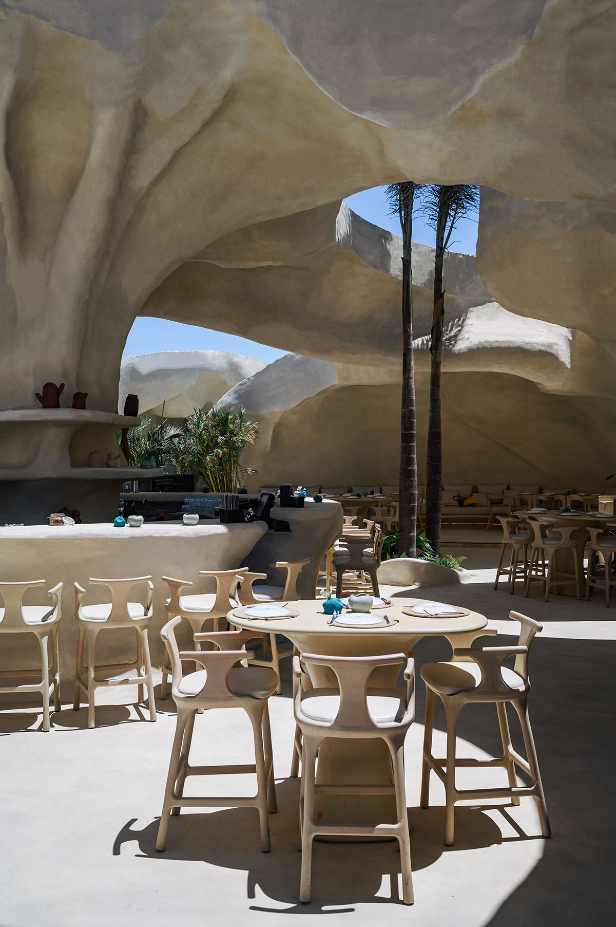 Badie Architects imagines Esca Playa restaurant as a continuous concrete shell in a desert 