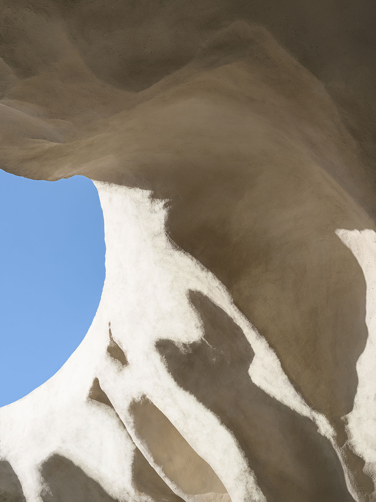 Badie Architects imagines Esca Playa restaurant as a continuous concrete shell in a desert 