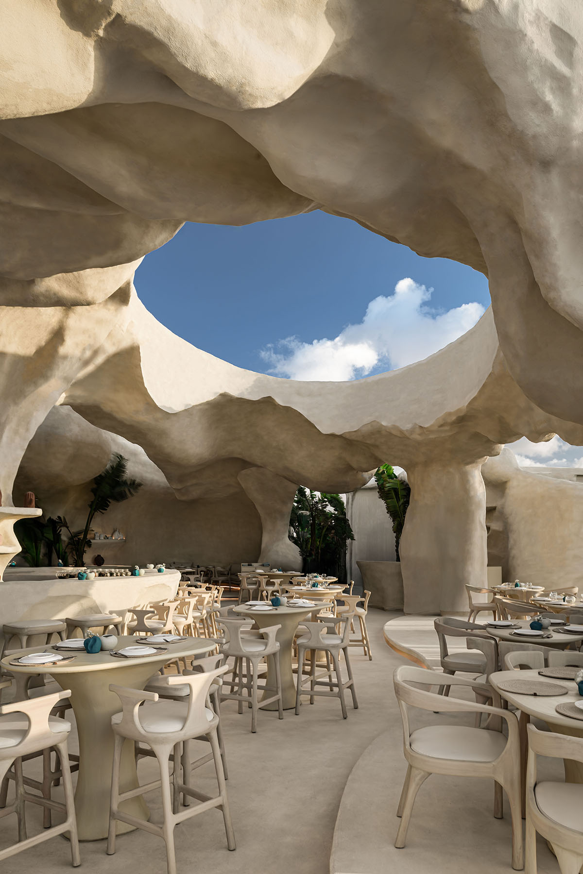Badie Architects imagines Esca Playa restaurant as a continuous concrete shell in a desert 