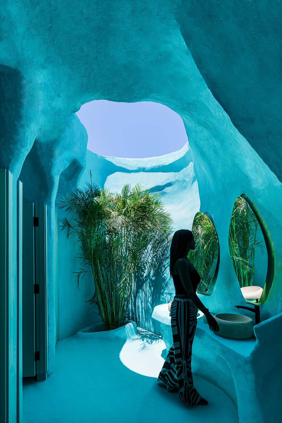 Badie Architects imagines Esca Playa restaurant as a continuous concrete shell in a desert 