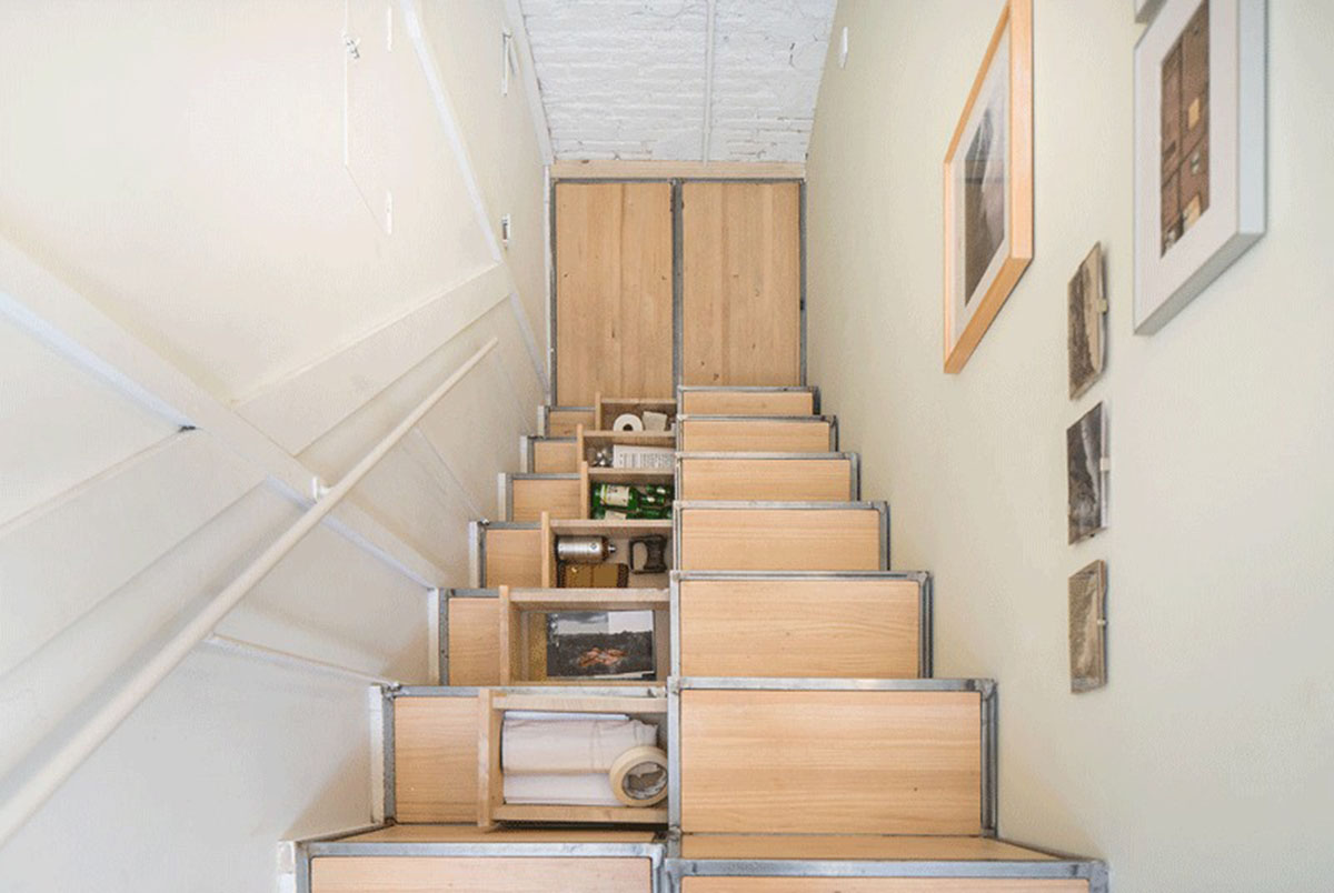 Pía Mendaro converts old house into an artist residence with floating mezzanine floor in Madrid