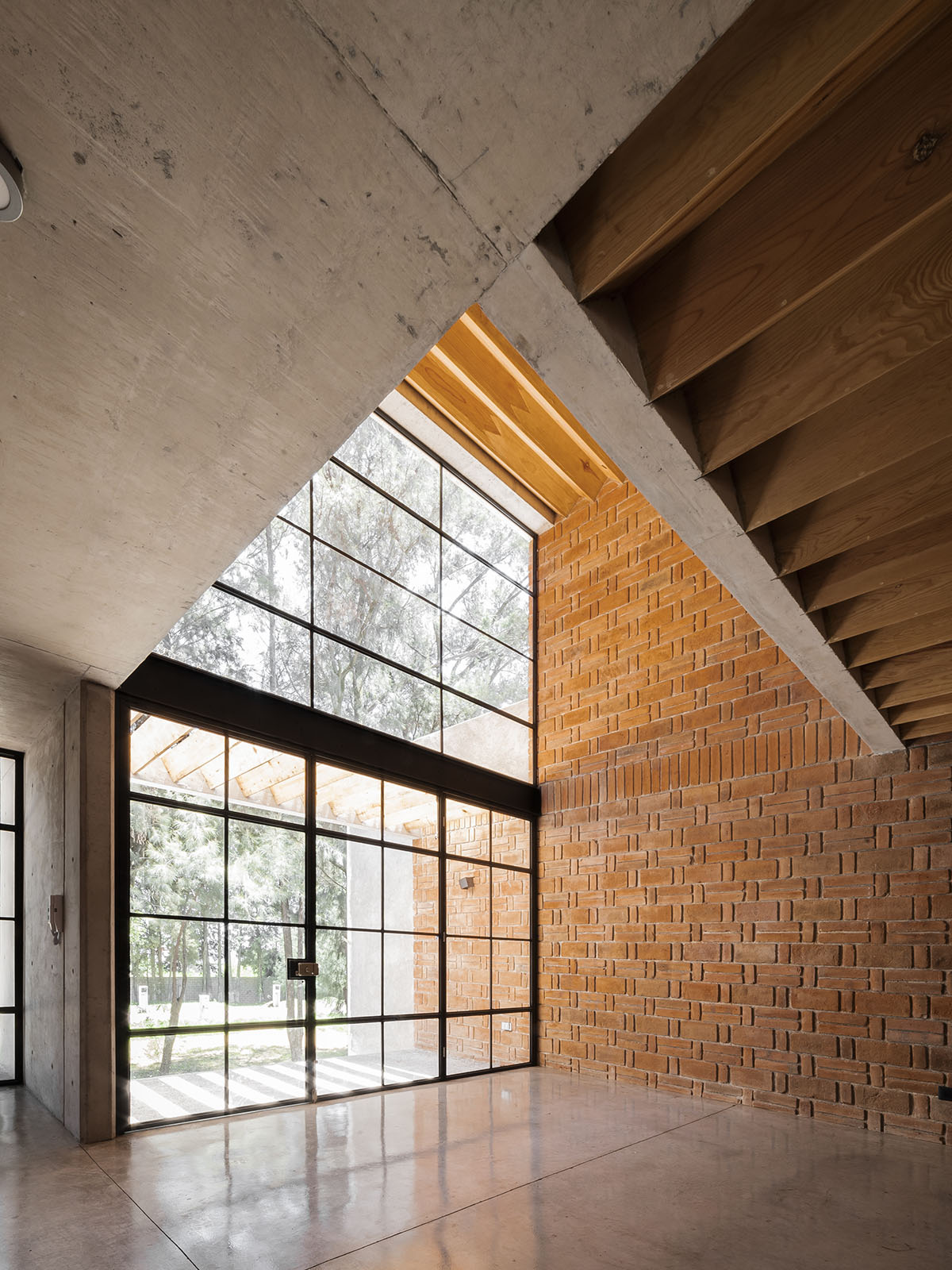 Estudio Tecalli uses red clay brick, concrete and glass to form MoMa House in Mexico