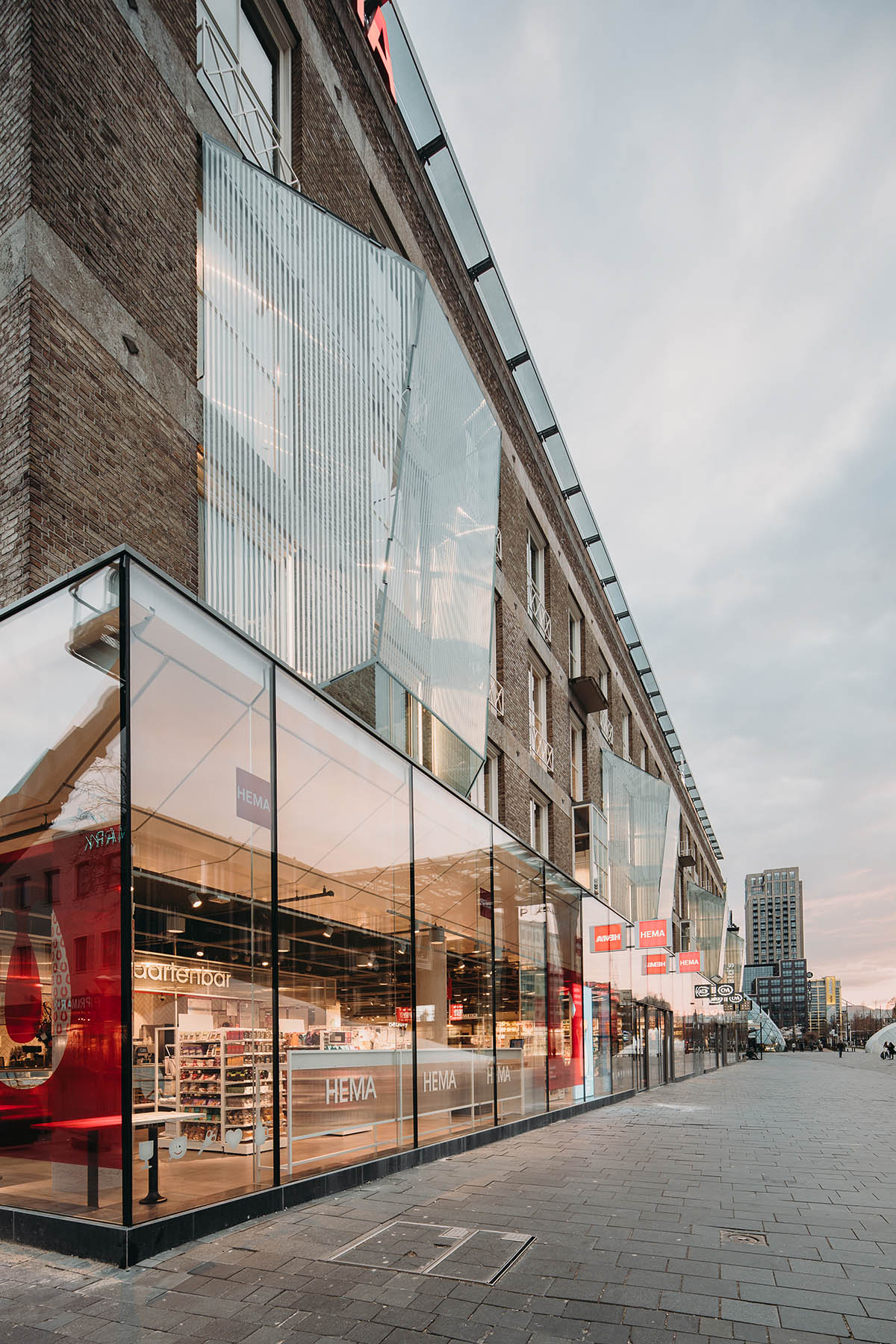 UNStudio creates pixelated facade for Louis Vuitton store from glass and  steel bricks - Pieter Cornelisz Hooftstraat, 1071 Amsterdam, Netherlands