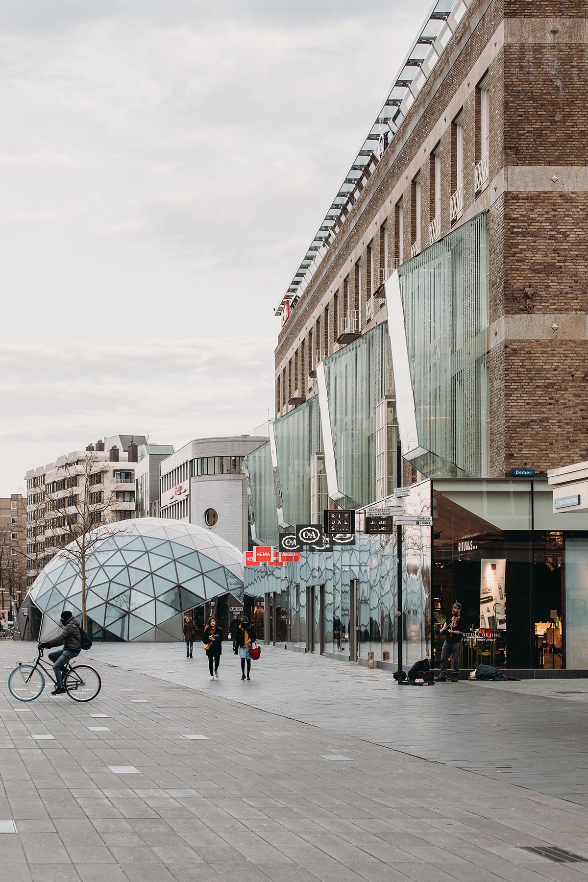 UNStudio creates pixelated facade for Louis Vuitton store on PC