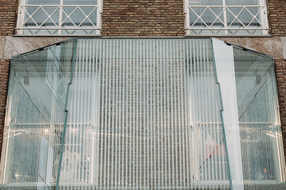 UNStudio creates pixelated facade for Louis Vuitton store from glass and  steel bricks - Pieter Cornelisz Hooftstraat, 1071 Amsterdam, Netherlands