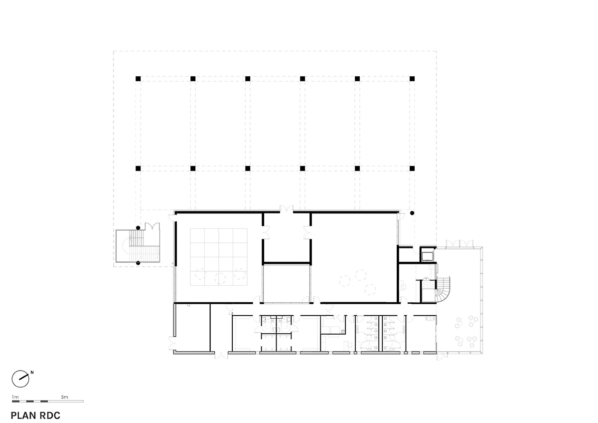 The gold-colored, folded facade gives a striking and symbolic presence to a new sports complex 