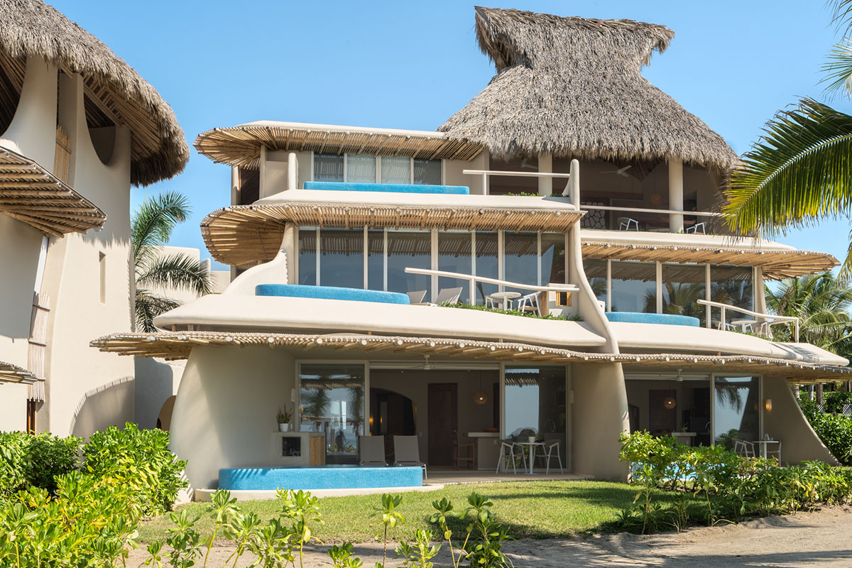 Zozaya Arquitectos built beachfront residences creating sculpted details in surf villa of Troncones