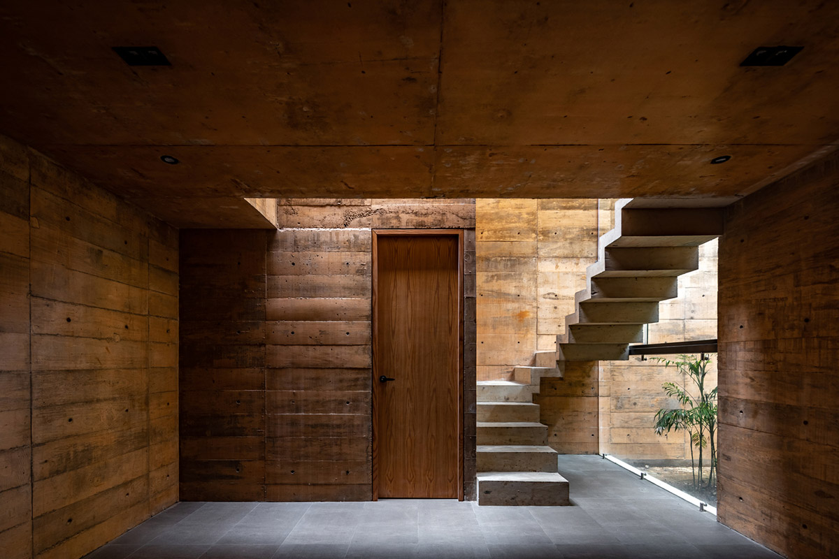 Earth-toned apartment building prioritizes views towards a forest in Coatepec, Mexico