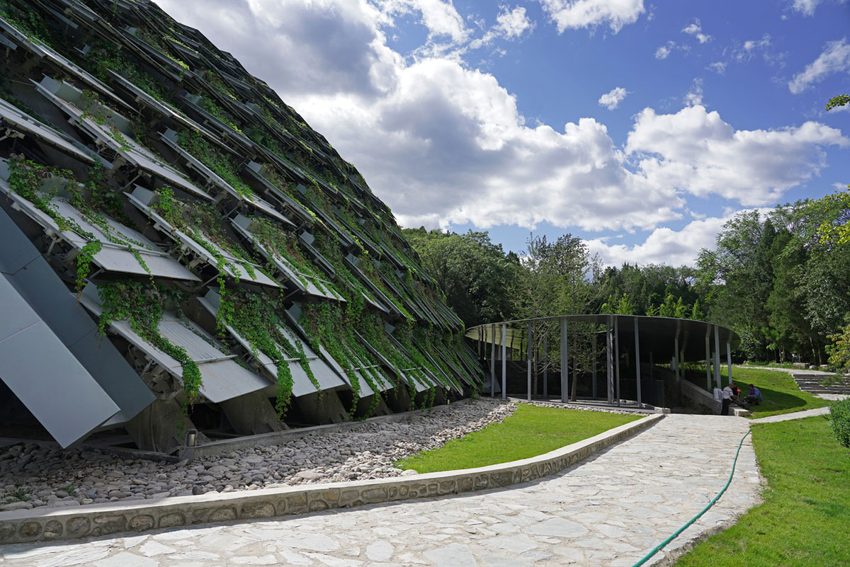 THAD's undulating prefabricated shell protects archaeological site of Peking Man cave in China