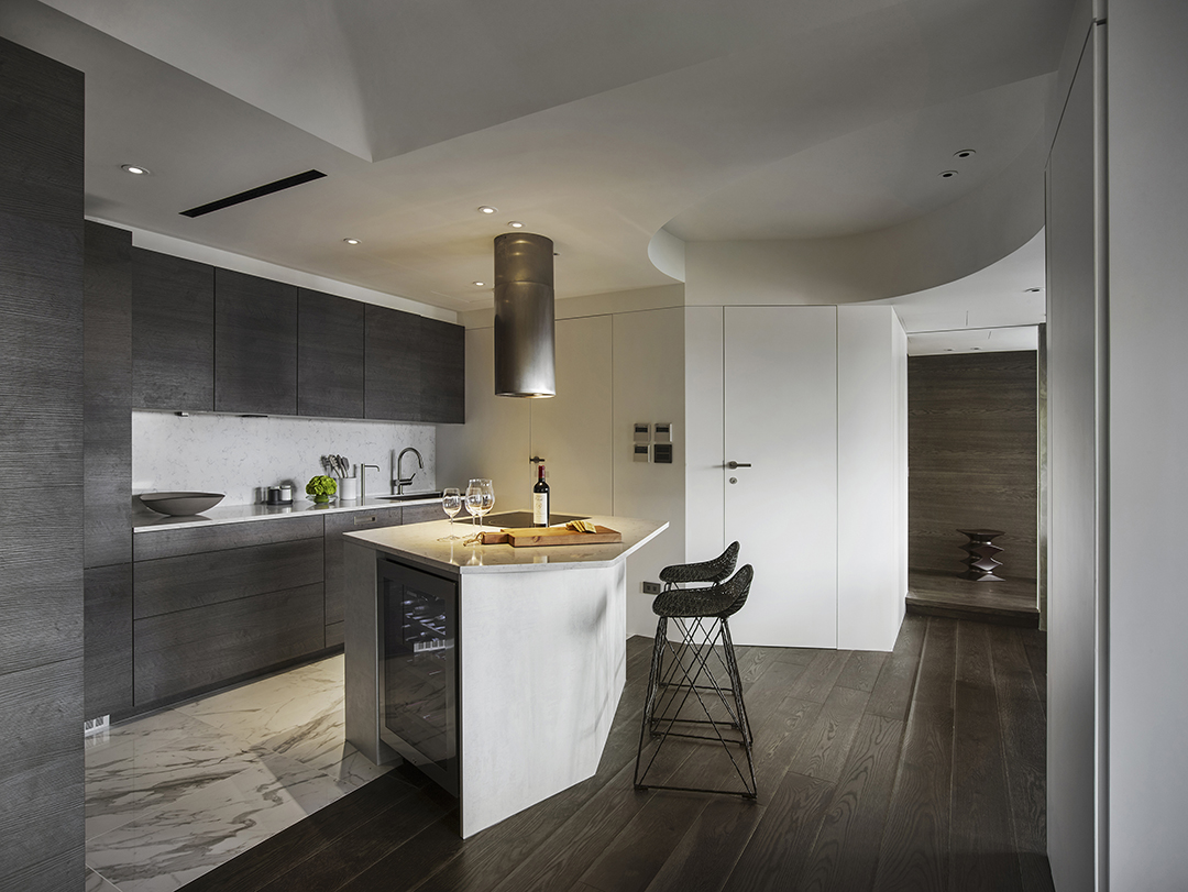 Space of Implicit Ambiguity: Quarter House- A Small Urban Dwelling Renovated by CJ Studio