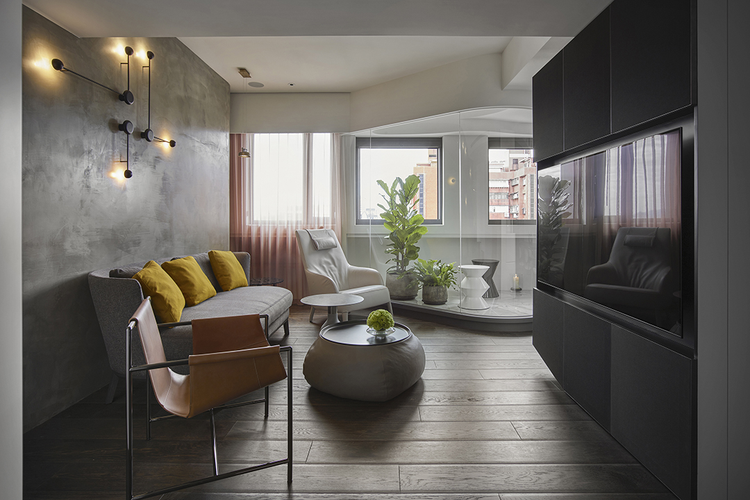 Space of Implicit Ambiguity: Quarter House- A Small Urban Dwelling Renovated by CJ Studio