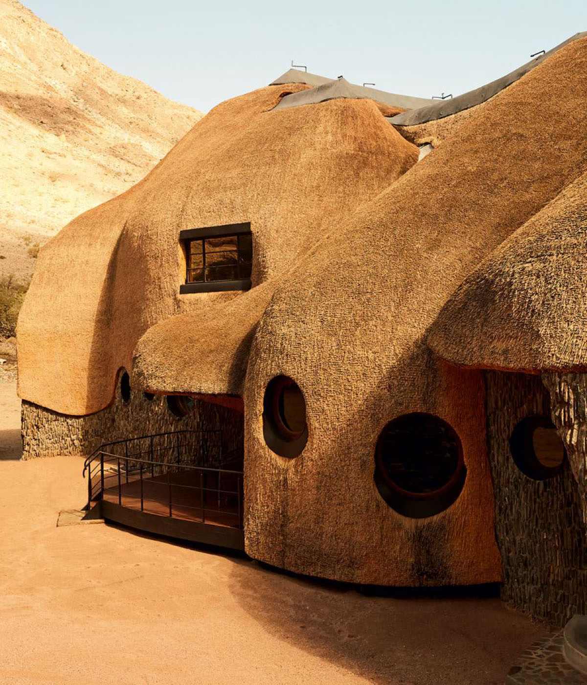 Porky Hefer's first secluded house was built from organic materials in the Namib Desert