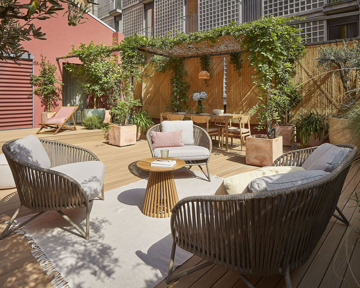 Cosybarcelona converts former cereal factory into a double-height yoga studio in Barcelona 