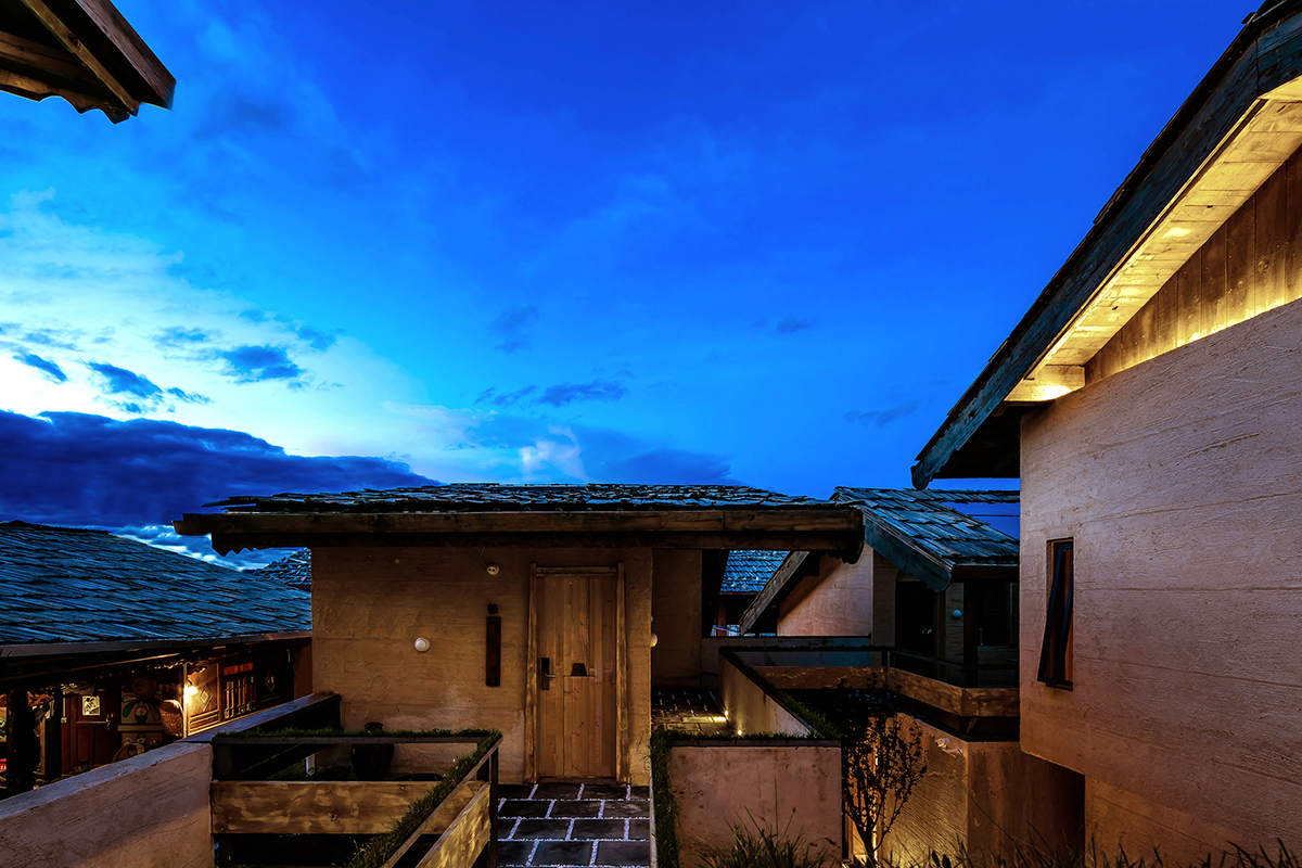 Yiduan Shanghai Interior Design uses Tibetan style with smooth transitions for a new homestay hotel