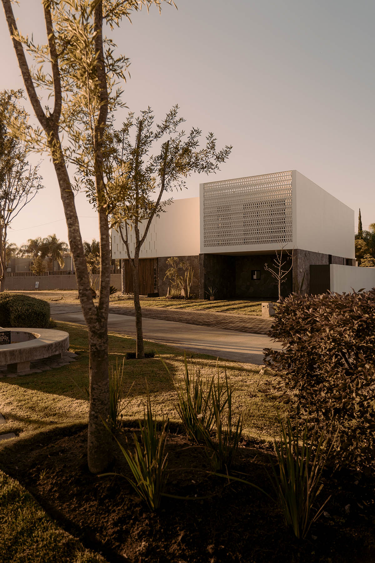Rea Studio completes Casa Alazán with porous volume in Jalisco, Mexico