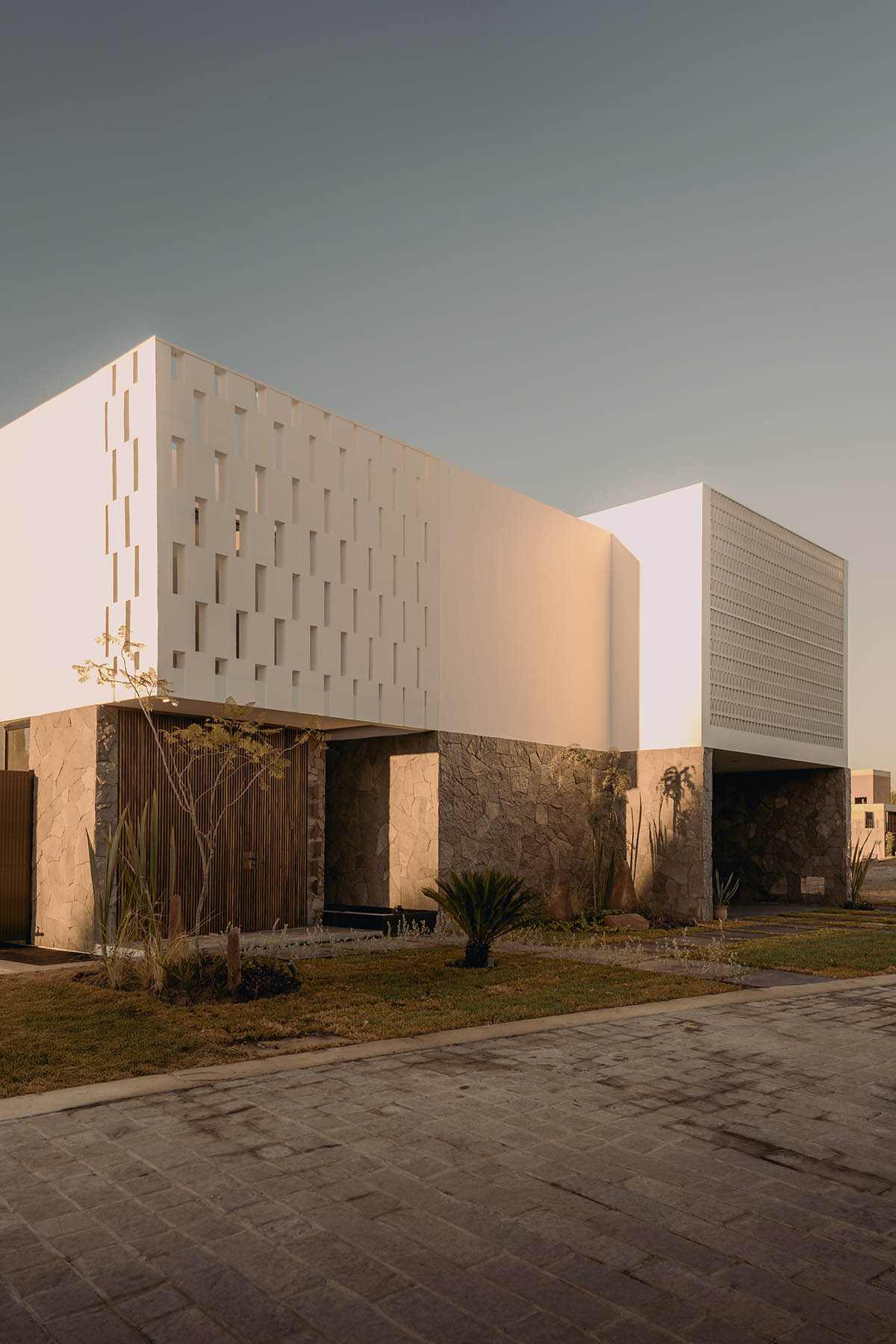 Rea Studio completes Casa Alazán with porous volume in Jalisco, Mexico