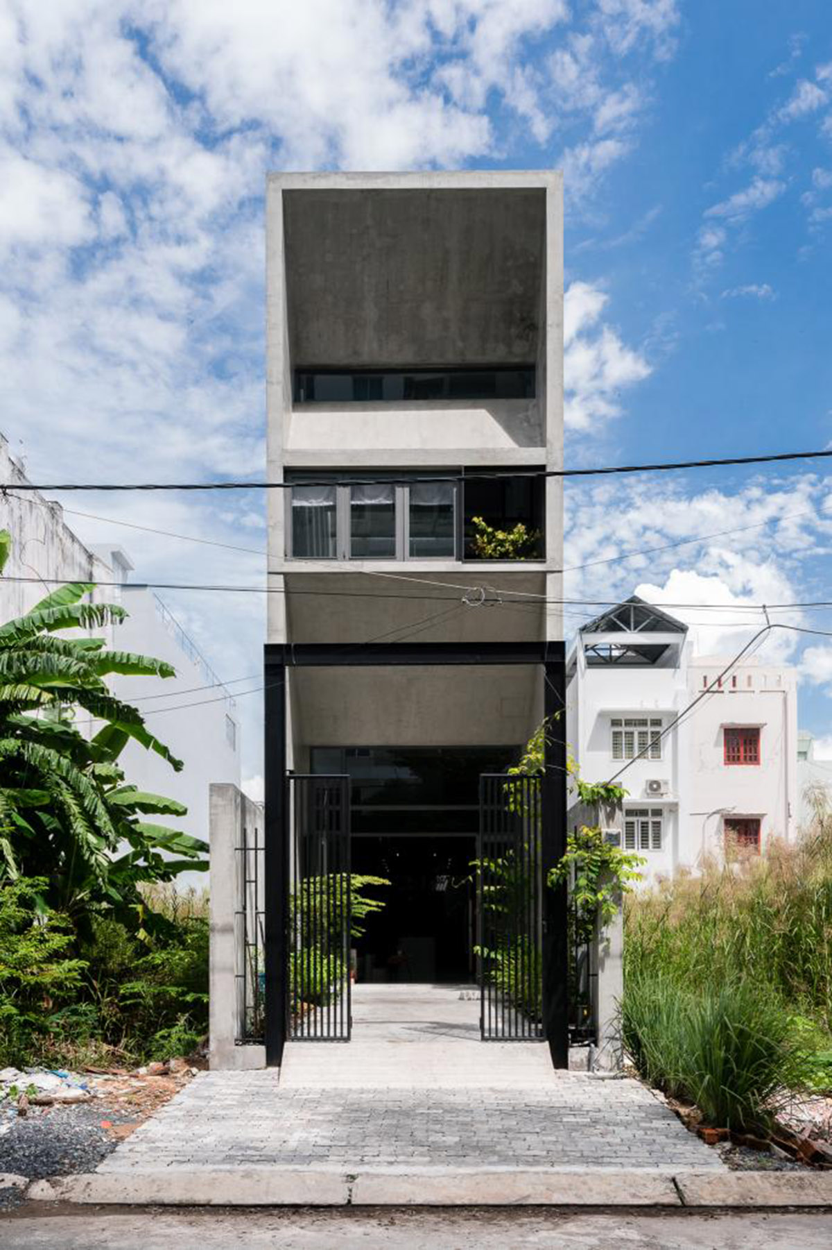 23o5 studio built narrow Tien House that can be adaptable to comfortable lifestyle in Vietnam 