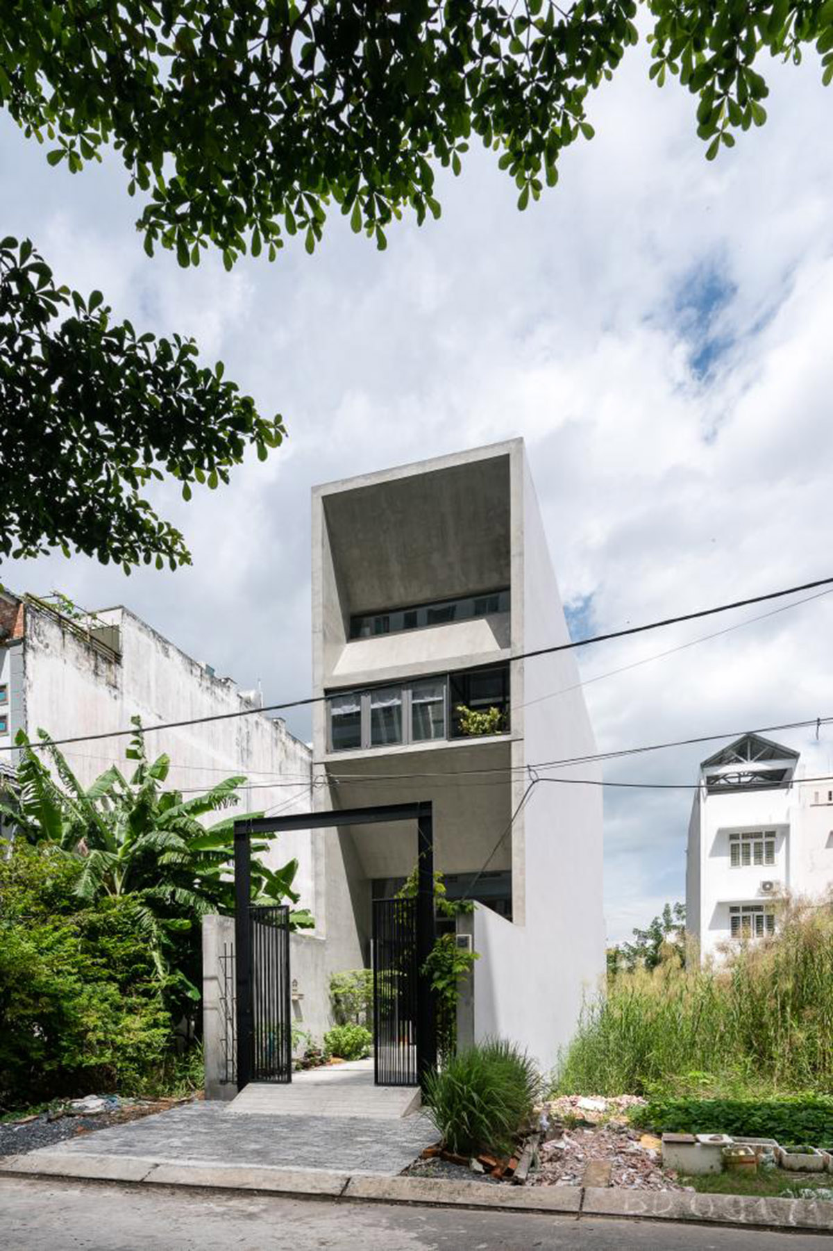 23o5 studio built narrow Tien House that can be adaptable to comfortable lifestyle in Vietnam 
