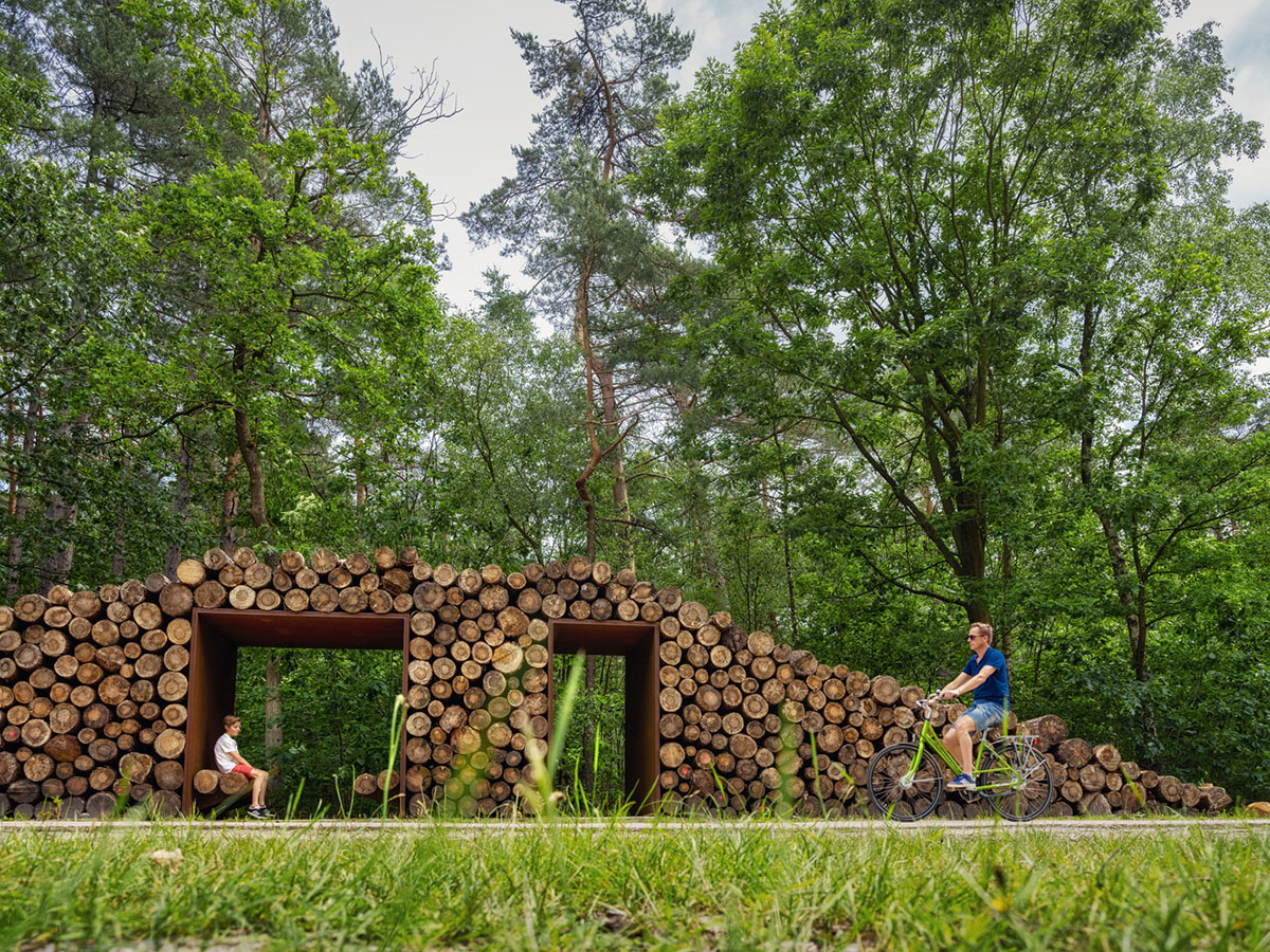 Burolandschap built circular cycle path among trees in Belgium
