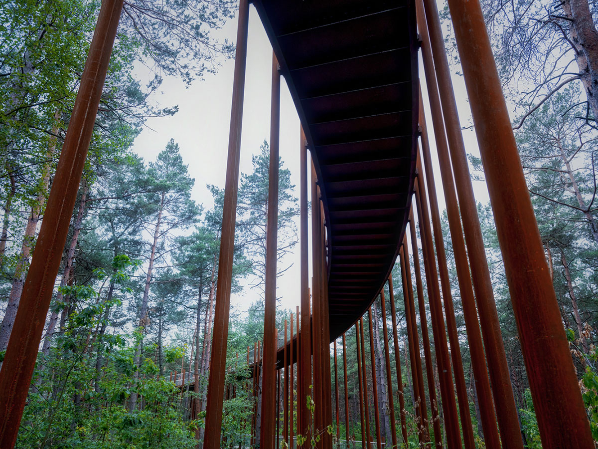 Burolandschap built circular cycle path among trees in Belgium
