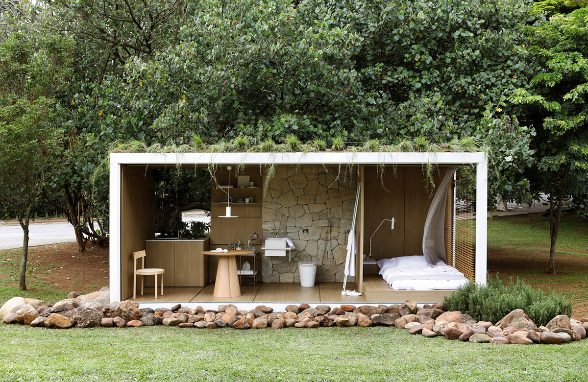 Ticiane Lima Arquitetura & Interiores creates container-like home that is fully open to nature