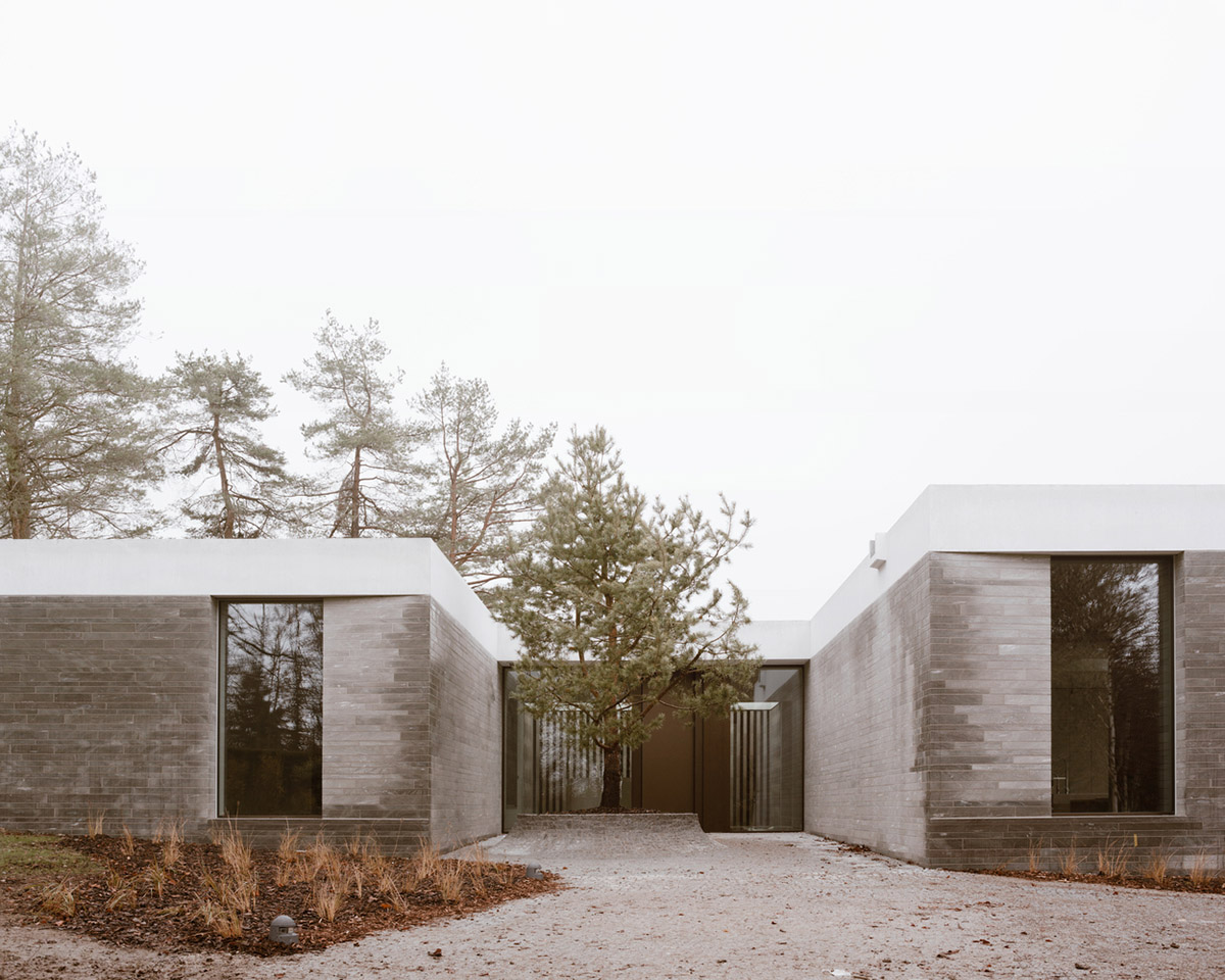 Think Architecture creates seamless transition for houses set in harmony with its natural surrounding