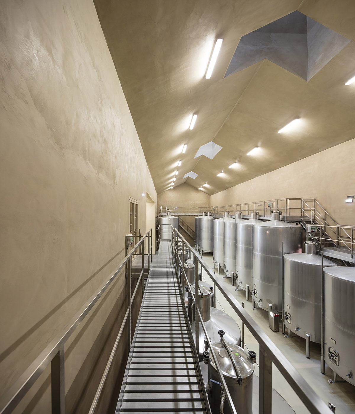 Frederico Valsassina Arquitectos designs the Winery of the Homestead of Freixo