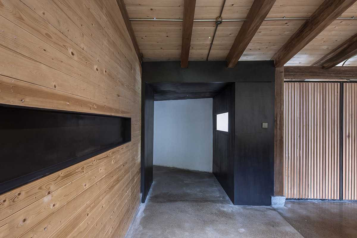 Continuation Studio converts old farmhouse into a boutique hotel dressed with ancient wood