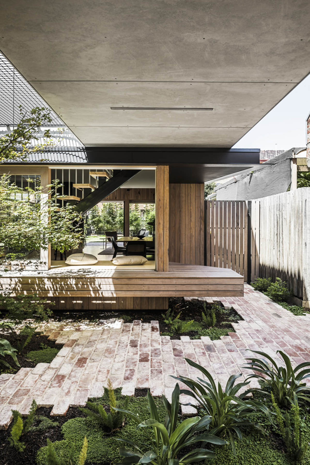 FIGR Architecture & Design built this Pop-up house with floating volume in Essendon, Australia
