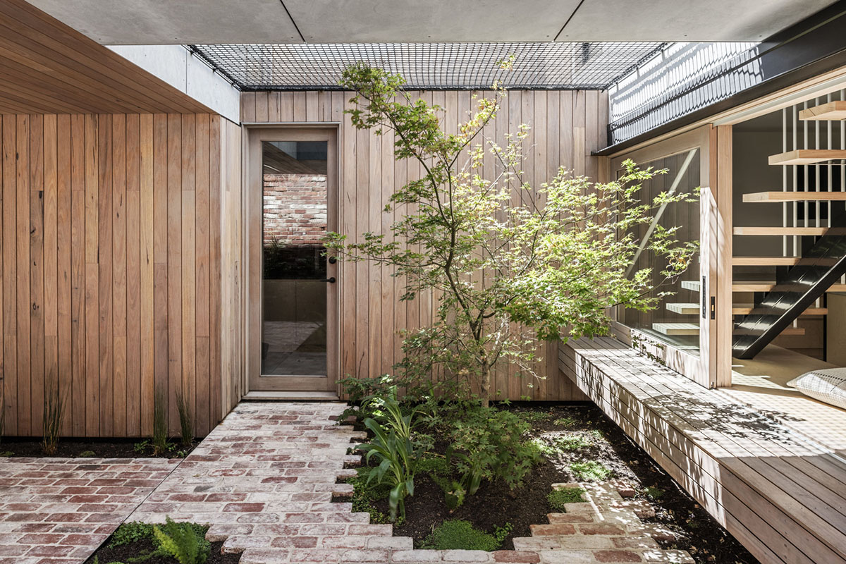 FIGR Architecture & Design built this Pop-up house with floating volume in Essendon, Australia