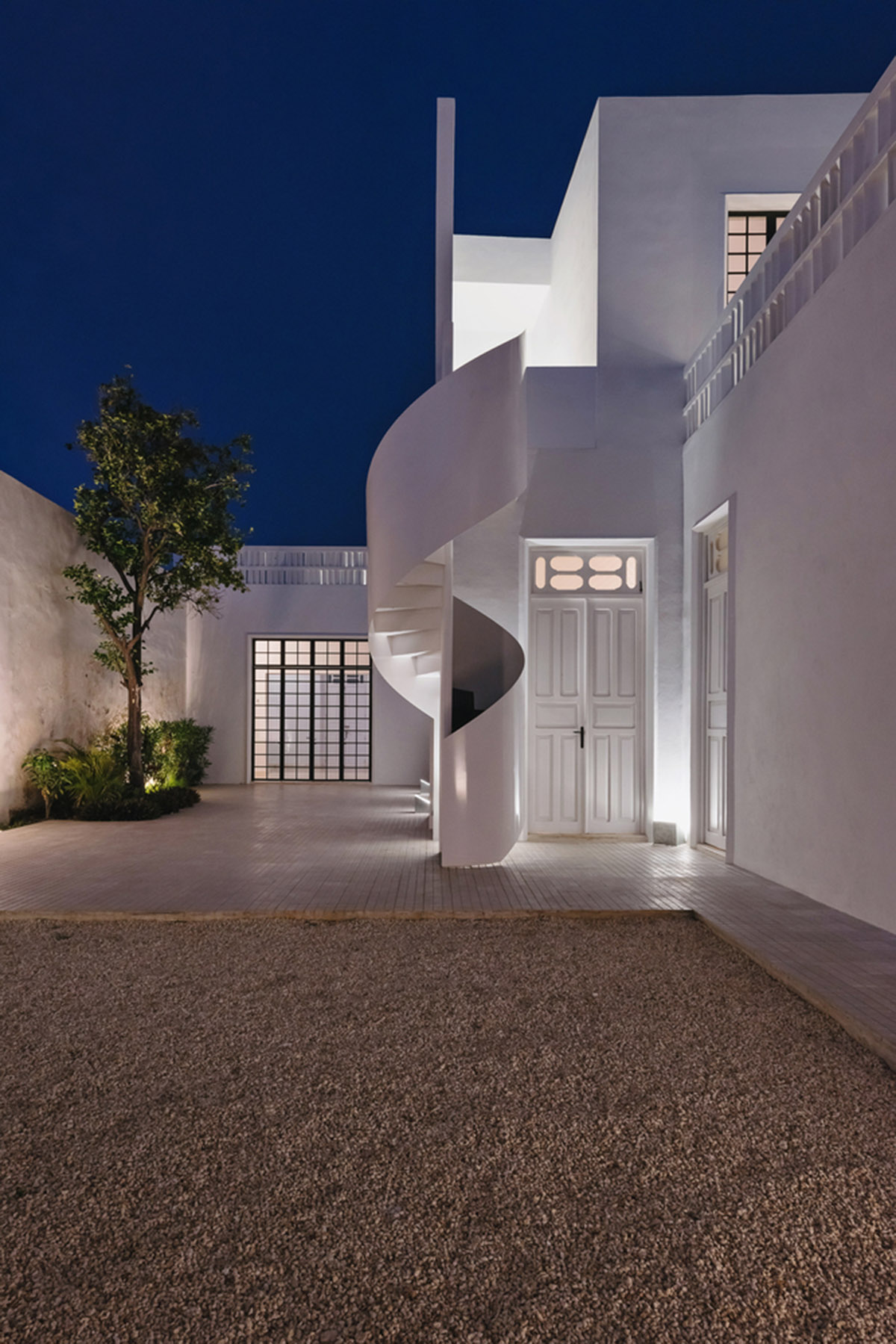 Workshop Diseño y Construcción converts Yucatecan colonial architecture into new artistic laboratory