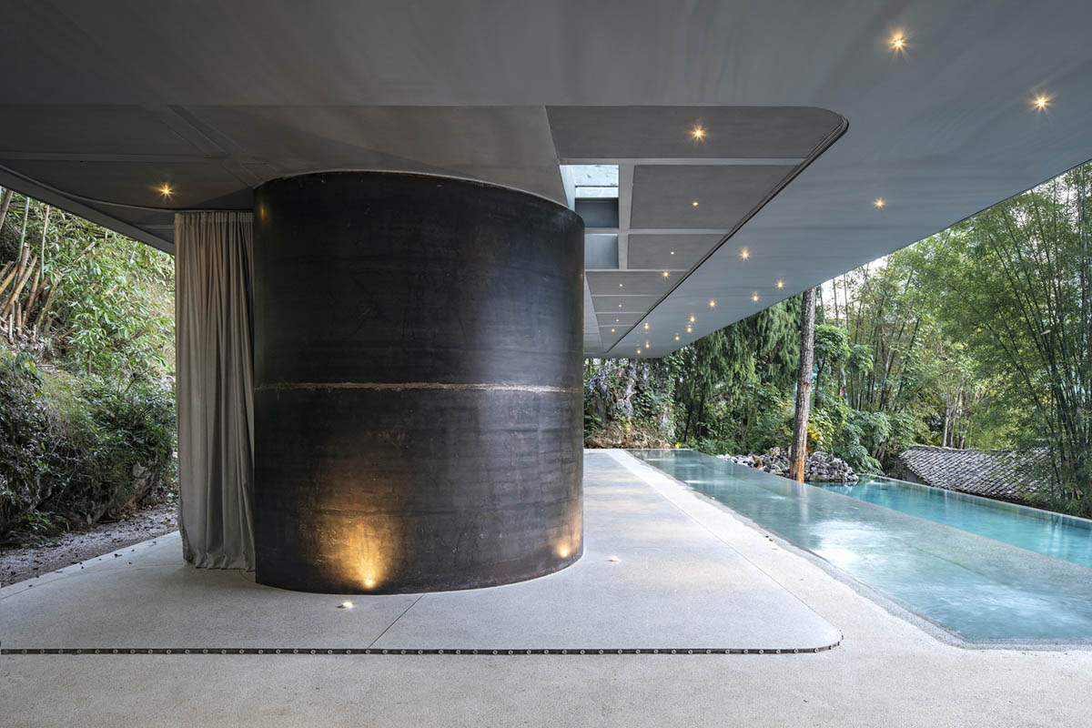 Atelier Liu Yuyang Architects built glassless yoga pavilion featuring silver roof set on a hill