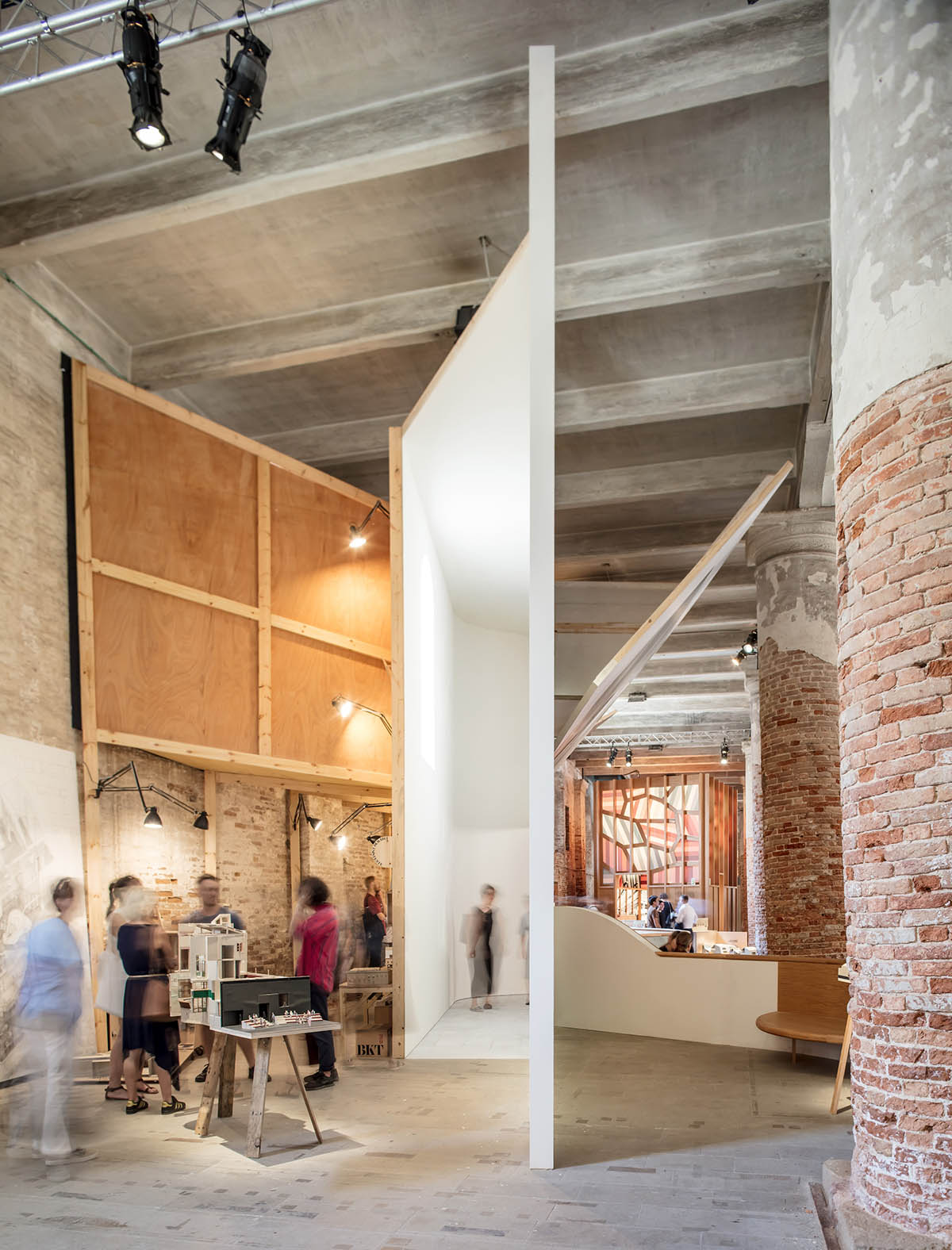 Flores & Prats creates a fragment for Sala Beckett with Liquid light at Venice Architecture Biennale