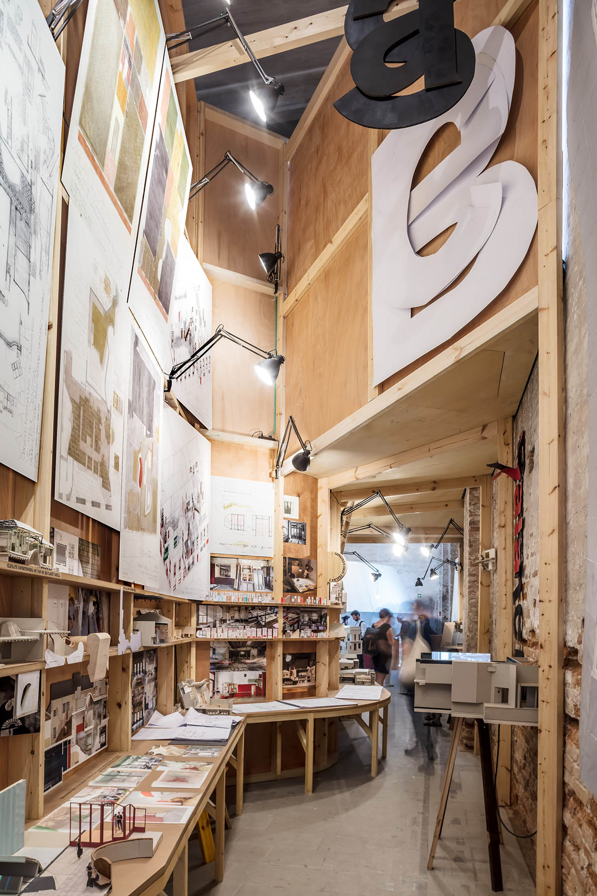 Flores & Prats creates a fragment for Sala Beckett with Liquid light at Venice Architecture Biennale