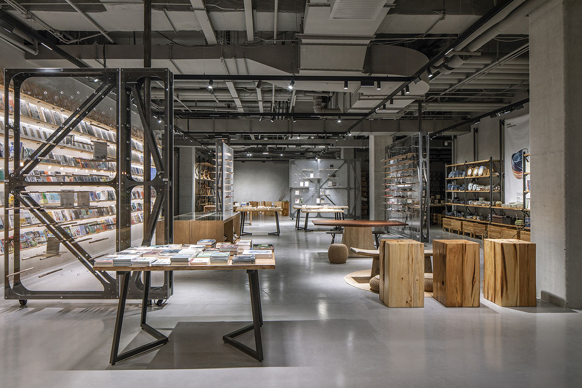LUO Studio completes Mumokuteki Concept Bookstore in Beijing